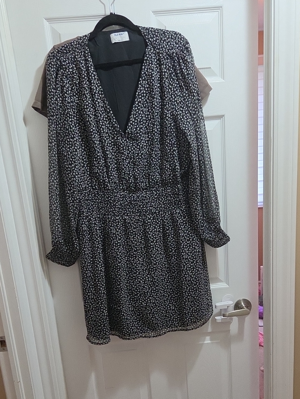 Old Navy Black and White Printed V-Neck Long-Sleeve Dress